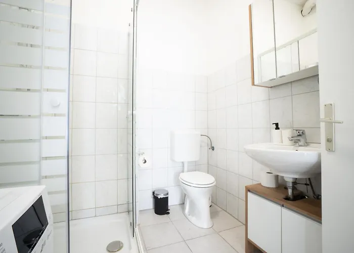 Modern 1-bedroom Next To Praterstern Апартаменти