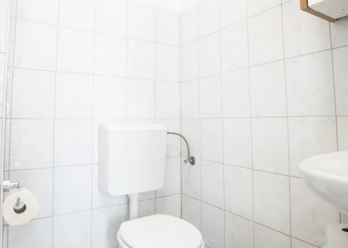 Modern 1-bedroom Next To Praterstern Апартаменти